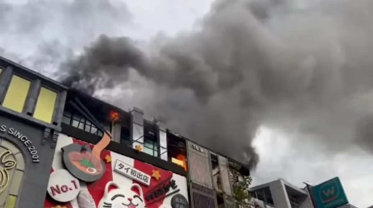 ด่วน ไฟไหม้ร้านสปา กลางกรุง สยามสแควร์ 3 ถนนพระราม 1 เร่งดับเพลิง