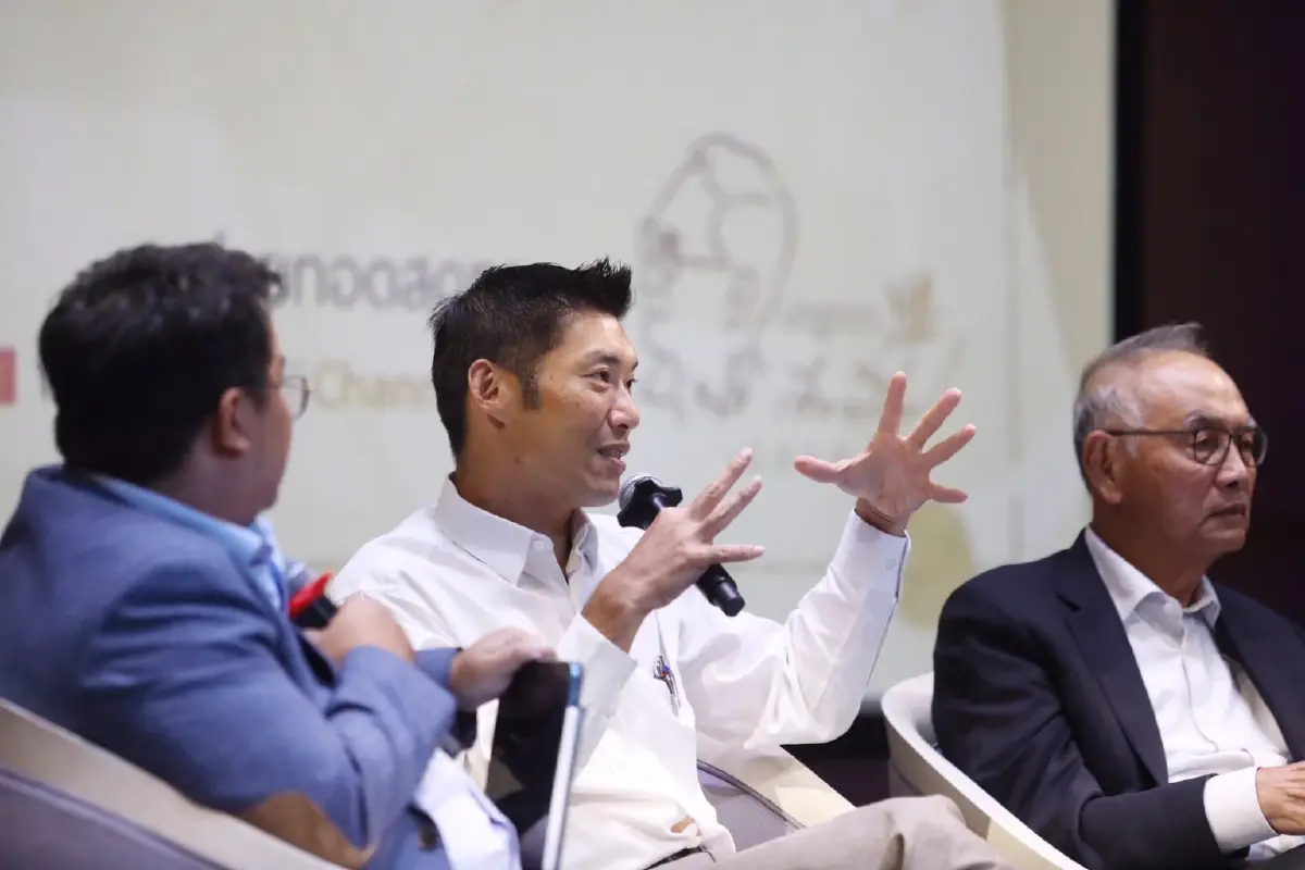 'ธนาธร' แนะทางรอดไทย สร้างอุตสาหกรรมใหม่ ฟื้นประชาธิปไตย นิติรัฐ