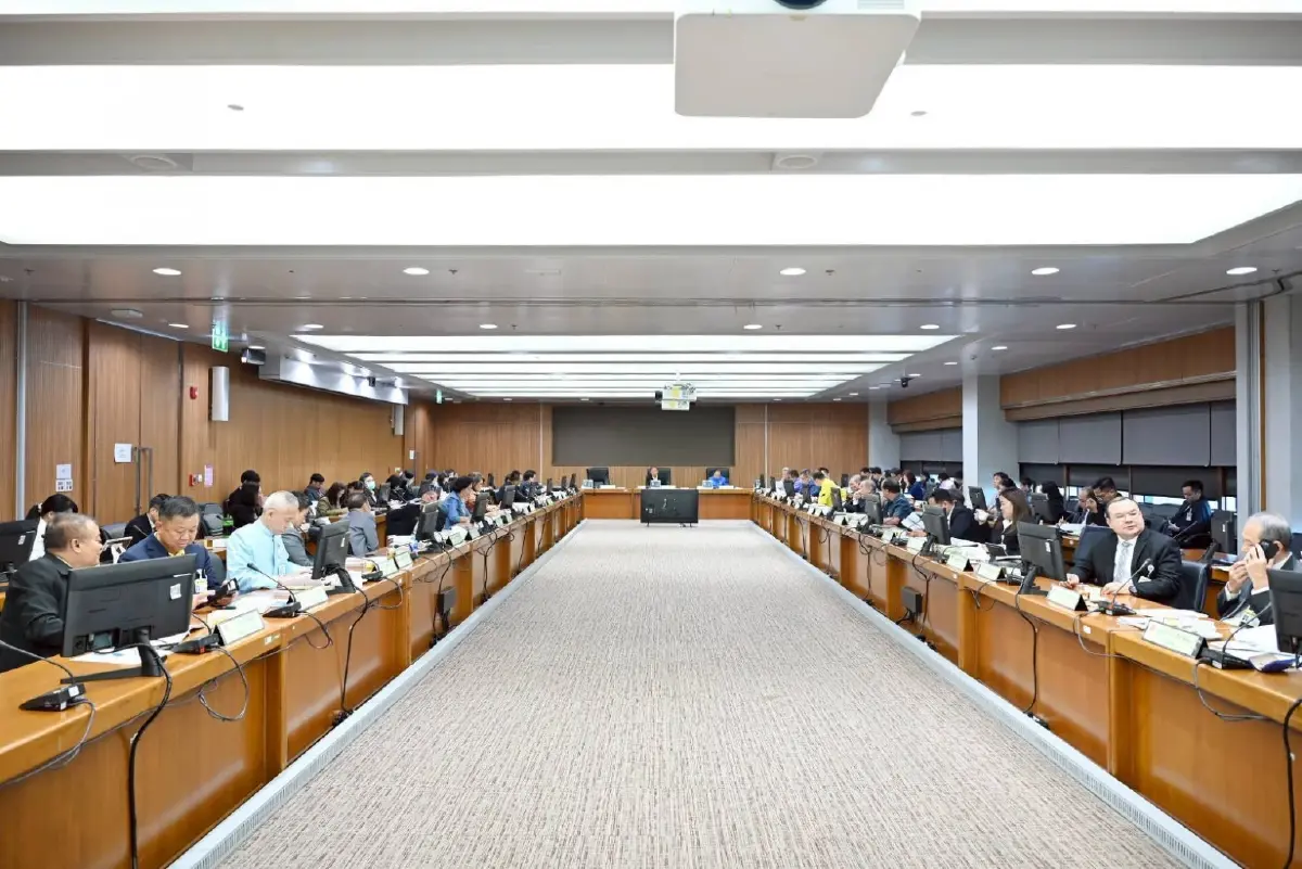 สว.อิสระ เดินหน้าชน 'ก๊วนน้ำเงิน' ปรับแผน ขยายแผล สู่ 'มวลชน'