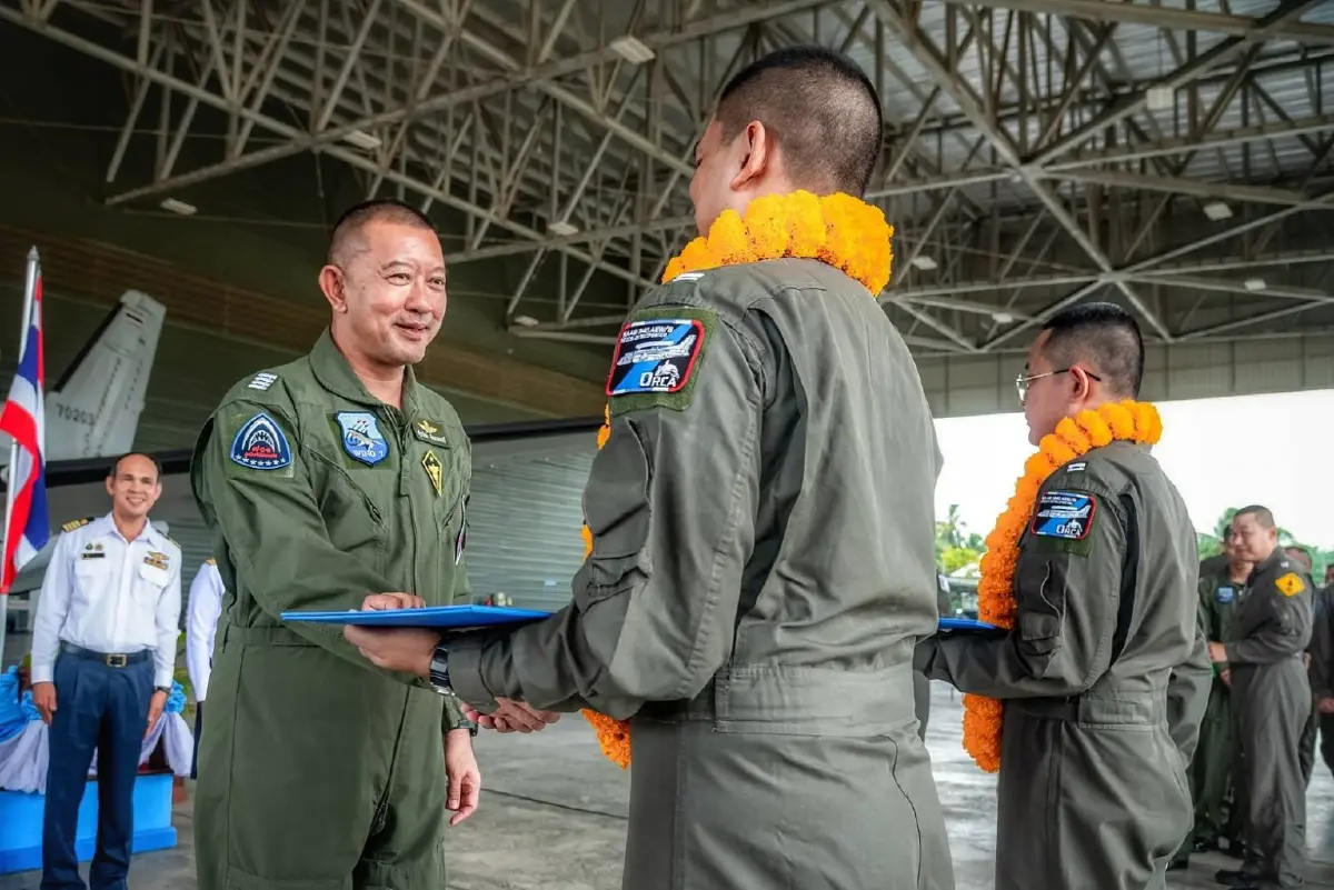 พร้อมรบ! นักรบทางอากาศรุ่นใหม่ ทอ. จบหลักสูตร กริพเพน ล่าสุด