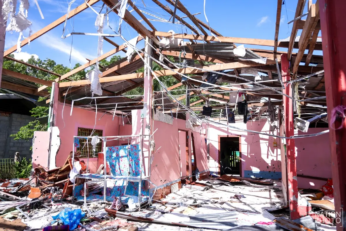 เร่งสำรวจซ่อมแซมอาคารบ้านเรือนเสียหาย จากเหตุชายแดนไทย-กัมพูชา