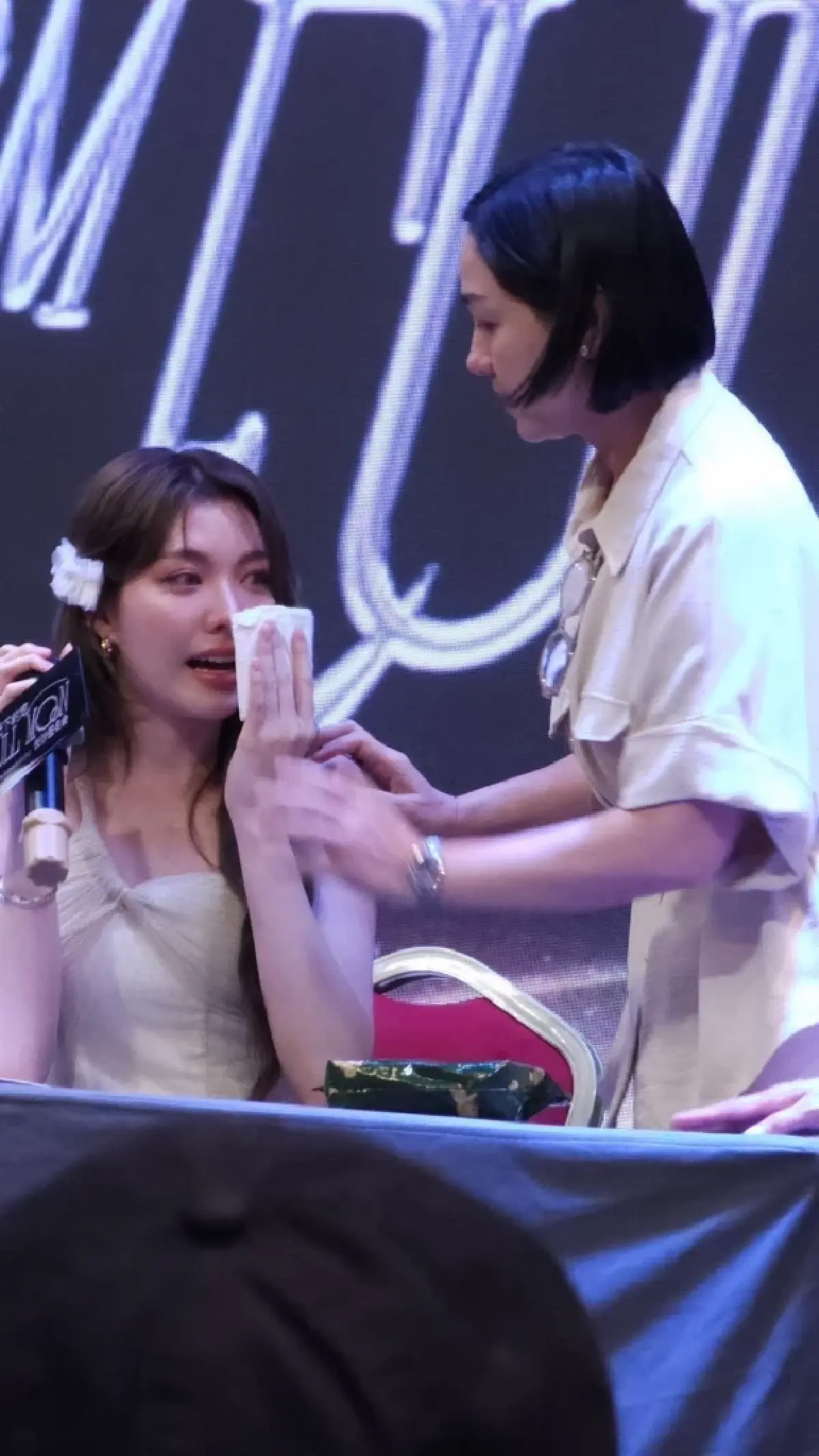 ช่อง 3 ไม่ทน! ปมดราม่า 'ออม กรณ์นภัส' แฟนไซน์จีนล่ม สั่งสอบผู้จัดงาน