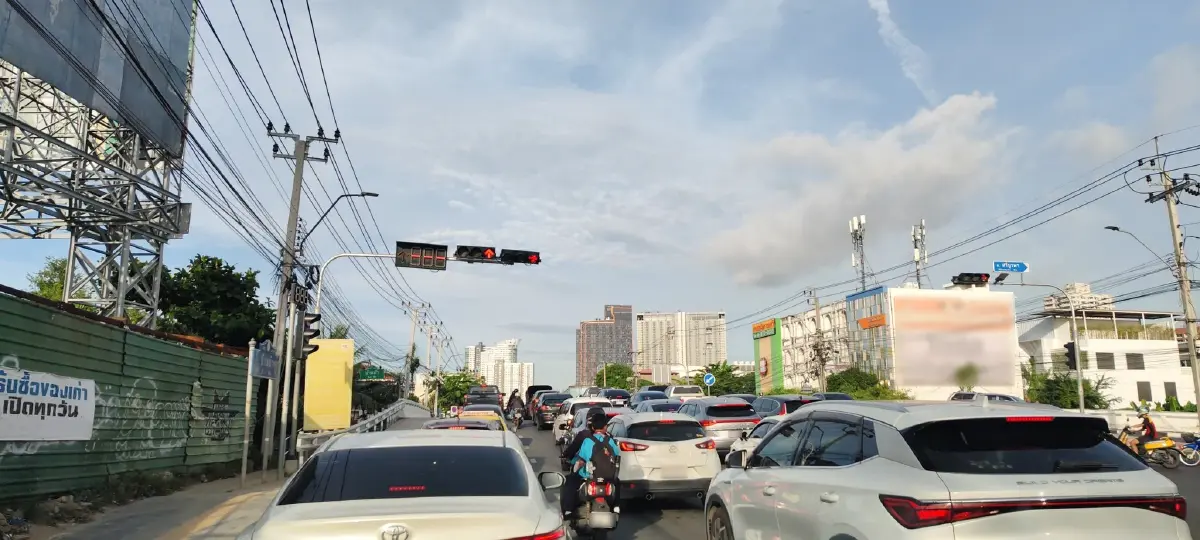 สุขสันต์วันทำงาน กทม.รถติดเต็มพิกัด กระทบผู้ใช้ทางเส้นไหนบ้าง?