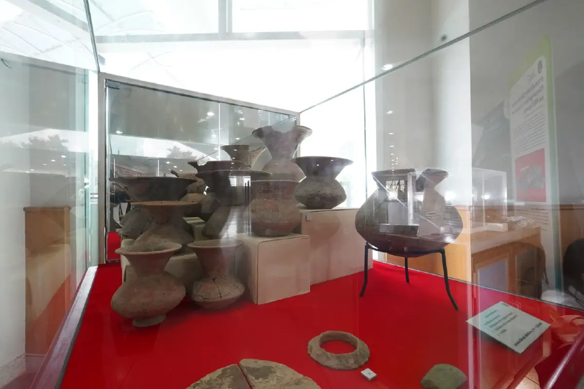 ซินโครตรอน ตรวจธาตุทองโบราณ  หลุมศพโนนพลล้านโคราช แหล่งโบราณคดียุคก่อนประวัติศาสตร์