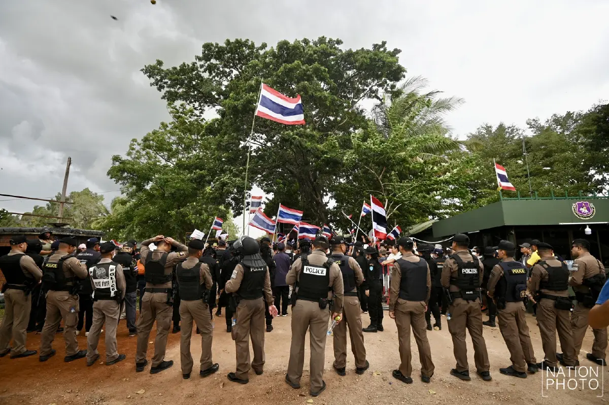 พร้อมชนเขมร 'เจ๊เอ๋' ร่วมทีมชาวบ้าน-กลุ่มคนไทยรักชาติ บุกชายแดนสระแก้ว