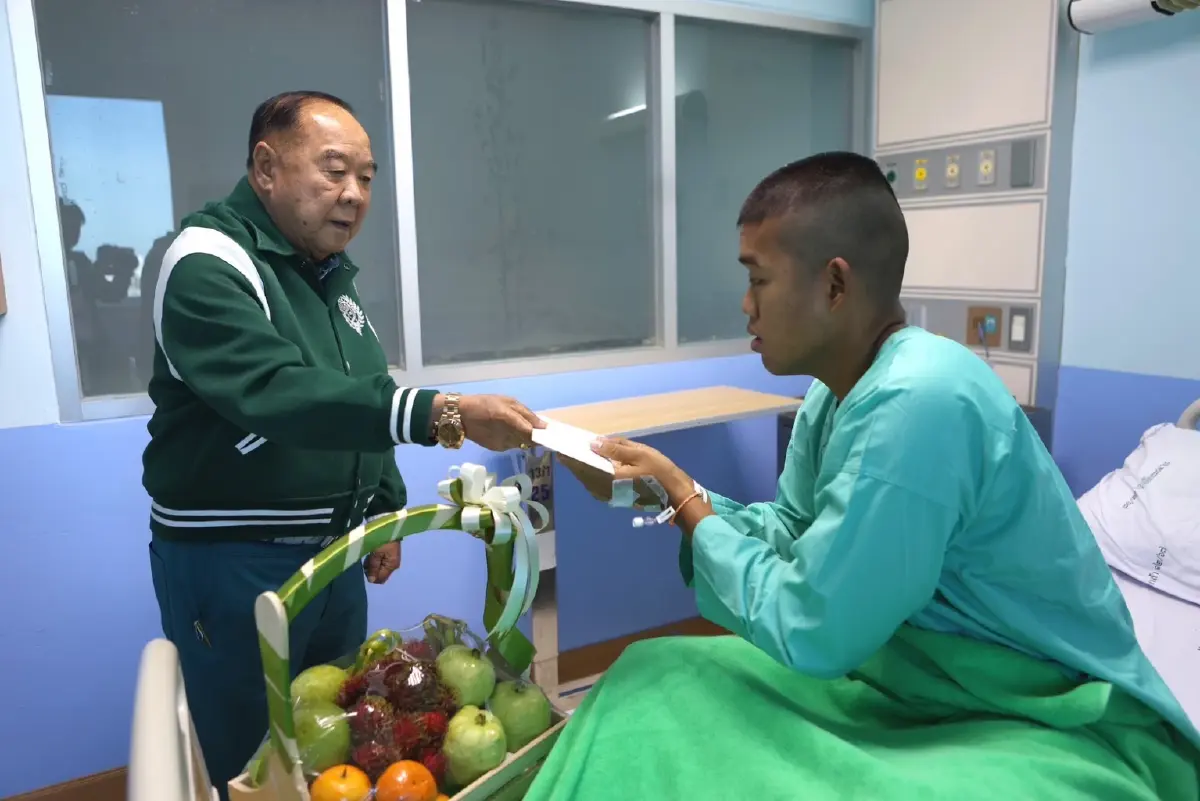 น้องเจ็บ พี่เจ็บด้วย ‘บิ๊กป้อม’ เยี่ยม8ทหารกล้า เสียสละปกป้องประเทศ