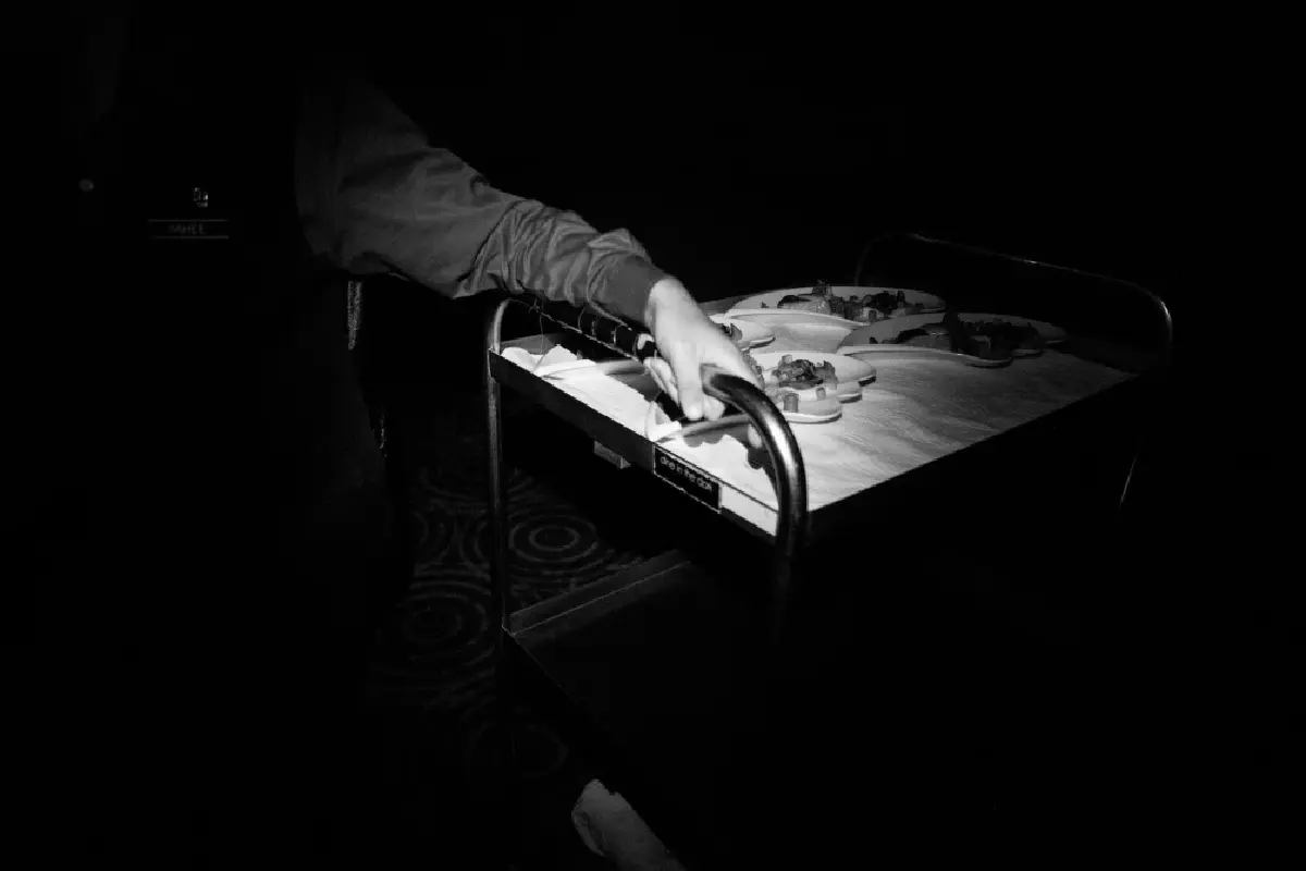 ร้านอาหาร Dine in The Dark การเดินทางของรสชาติอาหารในความมืด