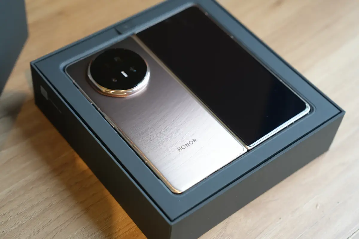 4 เรื่องต้องรู้ก่อนซื้อ 'HONOR Magic V5' มือถือจอพับบางสุดในโลก