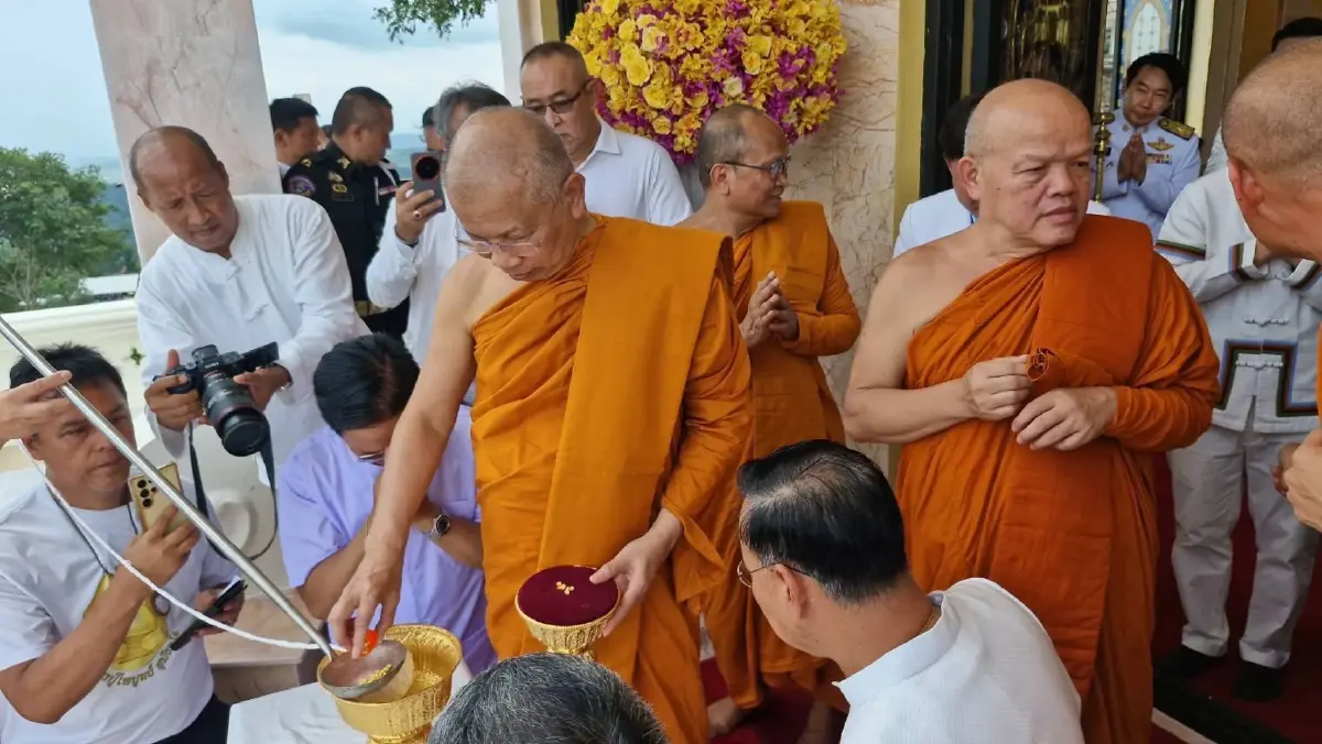 สมเด็จพระมหาวีรวงศ์ บรรจุพระบรมสารีริกธาตุ จากศรีลังกา ที่วัดสุดเขตสยาม