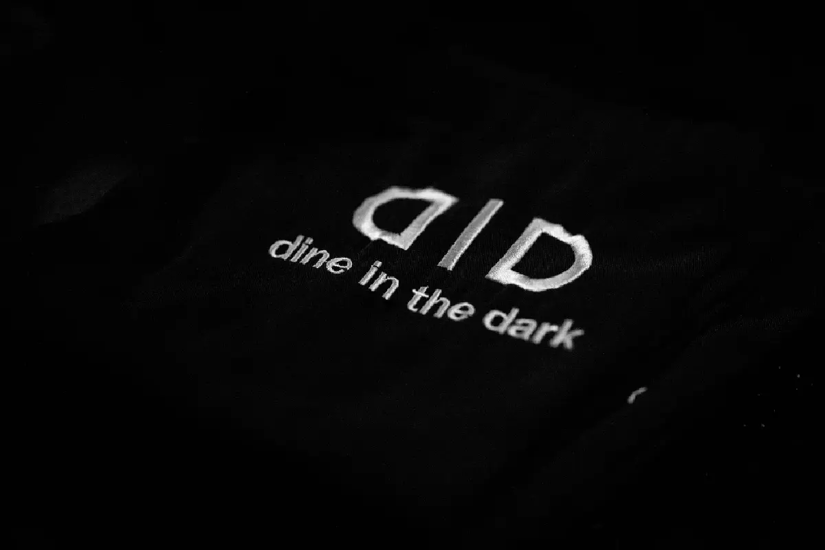 ร้านอาหาร Dine in The Dark การเดินทางของรสชาติอาหารในความมืด