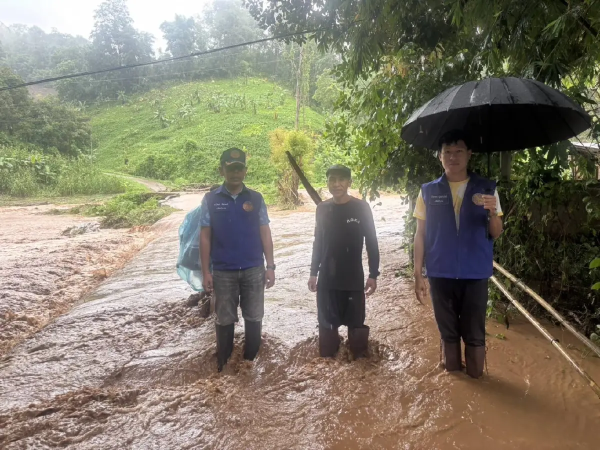 น้ำท่วมแม่ฮ่องสอน อัปเดตน้ำป่าหลาก วัดป่าถ้ำวัว 65 ชีวิตติดค้าง