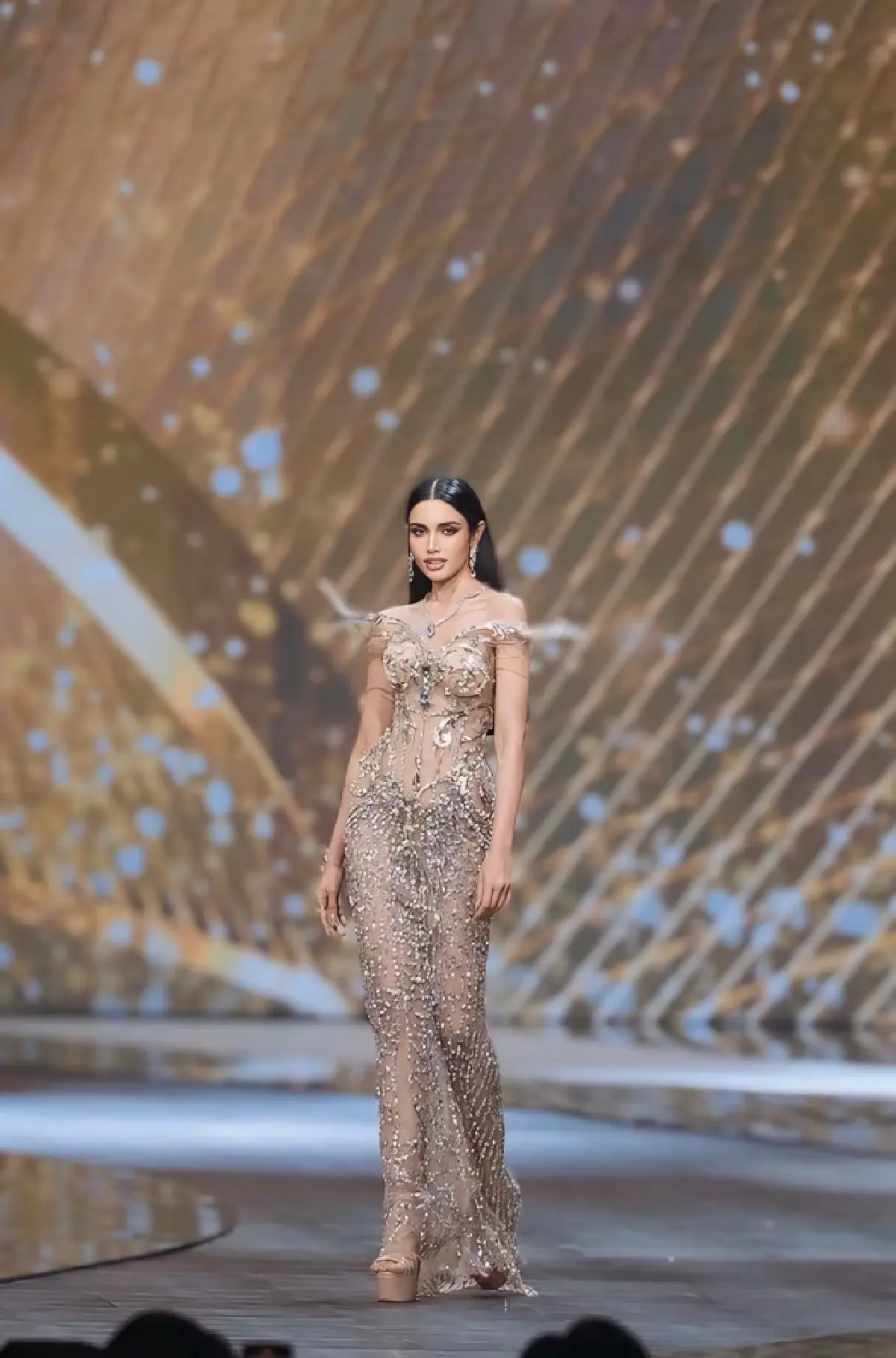 ไม่พลิกโผ 'วีนา ปวีนา' MUT สระบุรี คว้ามงกุฎ Miss Universe Thailand 2025