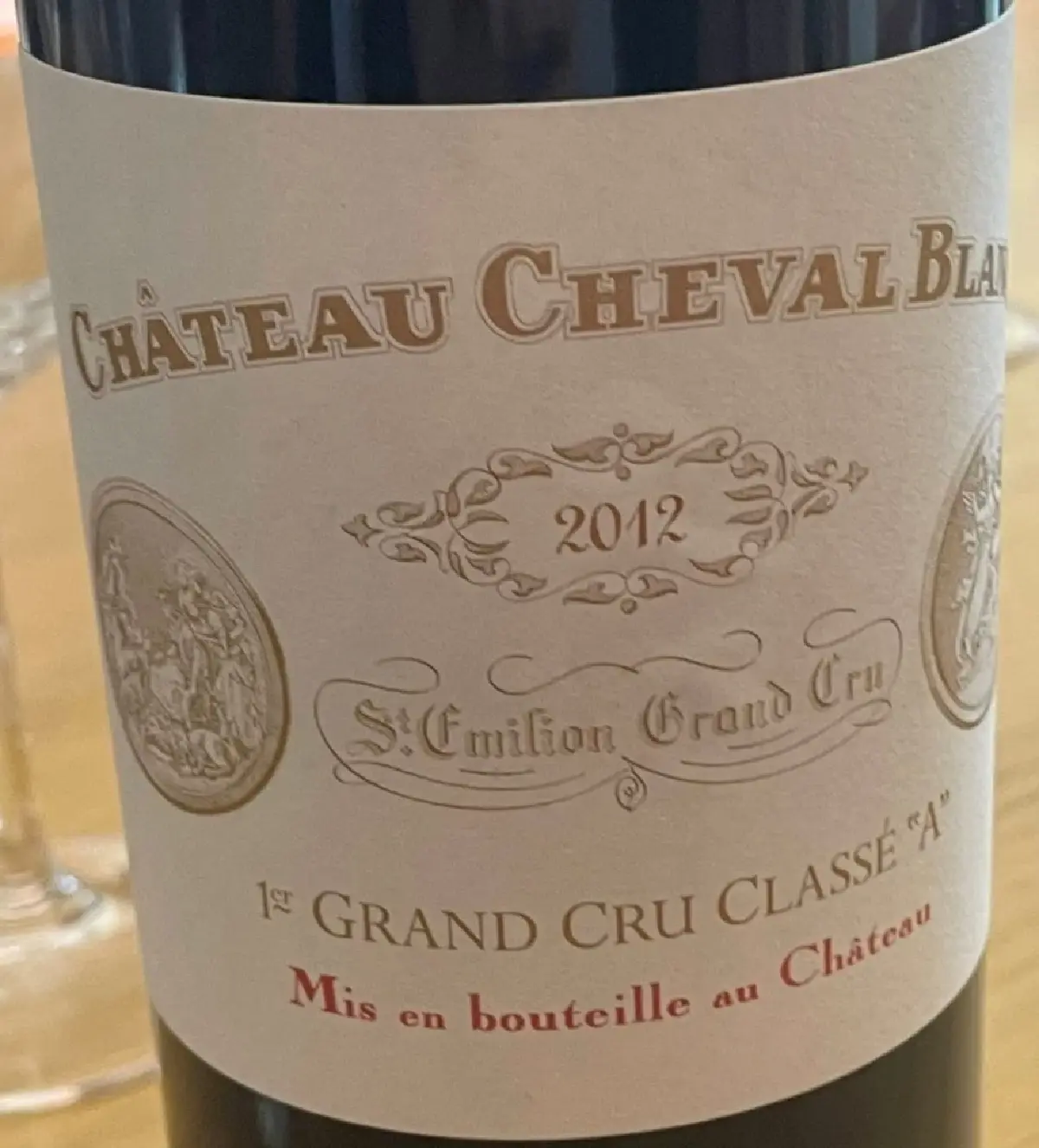 ชาโต เชอวาล บลอง ชิมเจ้า ‘ม้าขาว’ ถึงชาโต