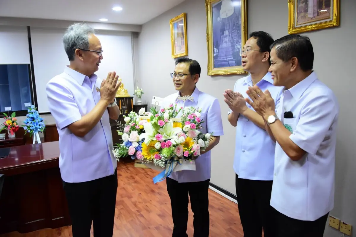 ‘เมฆินทร์’ ถือฤกษ์ 7.00 สักการะสิ่งศักดิ์สิทธิ์ ก่อนรับตำแหน่ง ‘เลขาฯ รมช.สธ.’