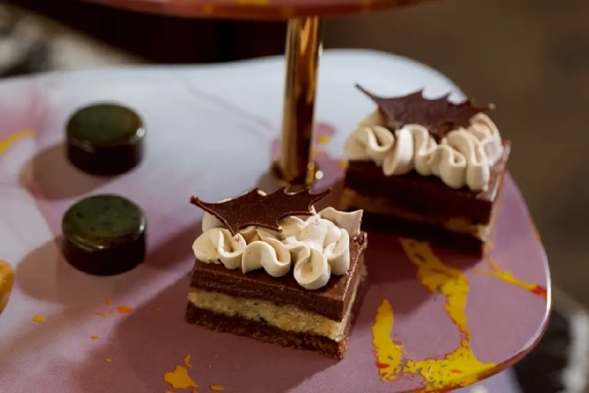 'ชุดน้ำชายามบ่าย' ขนมหวาน สุดพิเศษ โดย 'เชฟลอว์เรนซ์ โบโบ'