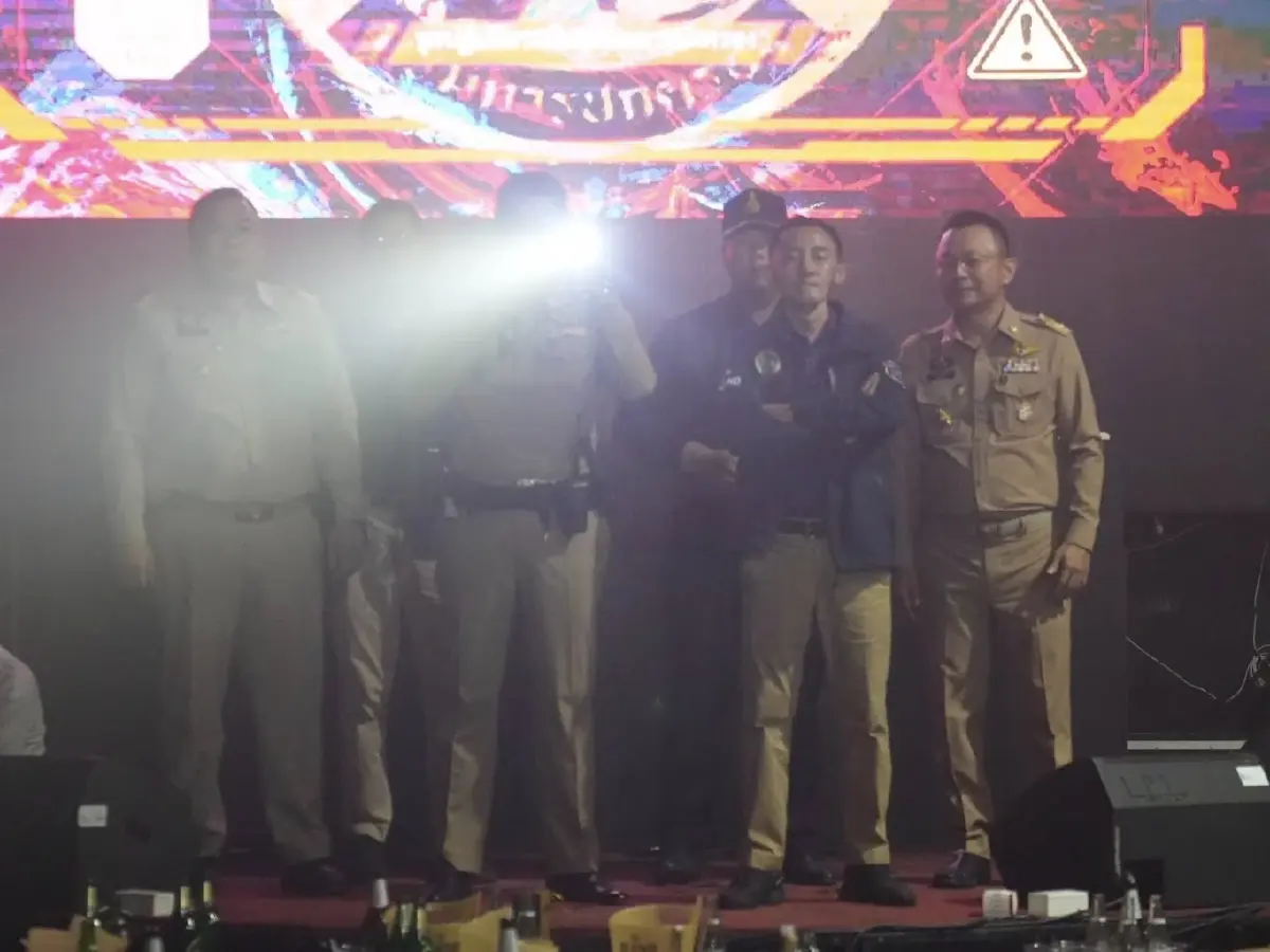 บุกผับดังปทุมธานี นักเที่ยวโกลาหล ตรวจปัสสาวะสีม่วง 173 คน จี้สั่งปิด