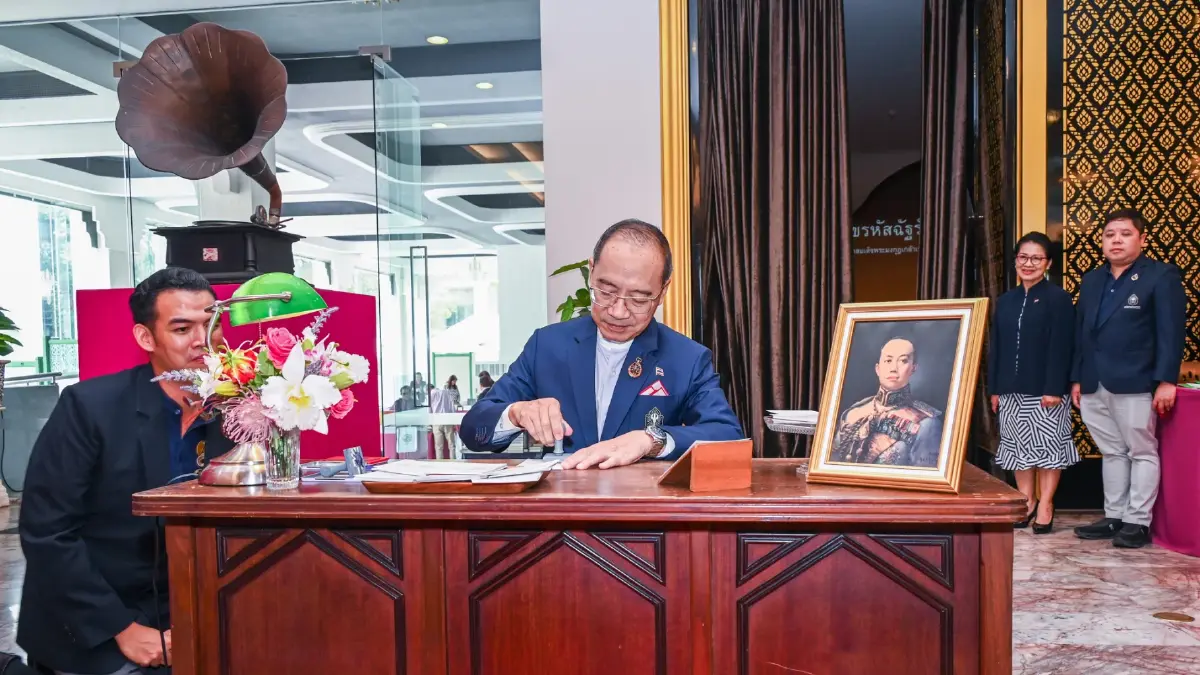 งานสัปดาห์หนังสือ พระราชนิพนธ์ 'สมเด็จพระมหาธีรราชเจ้า'