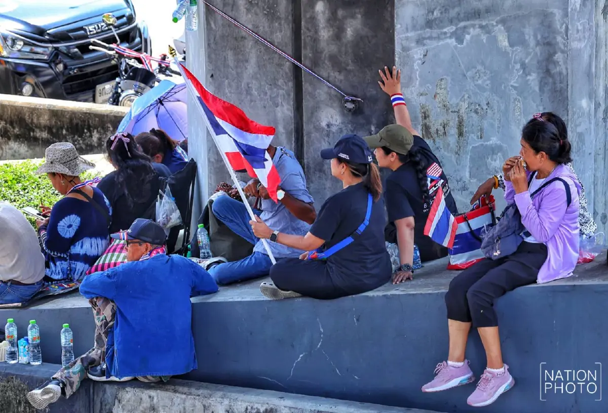 ภาพล่าสุด ม็อบชุมนุม อนุสาวรีย์ชัยฯ ตร.คุมเข้มพื้นที่ เช็กทางเลี่ยง