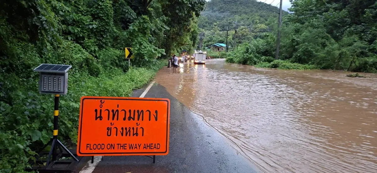 ฤทธิ์คาจิกิ ฝนตกหนักแม่ฮ่องสอน น้ำป่าซัดแรง พัดรถยนต์ไหลตามน้ำ