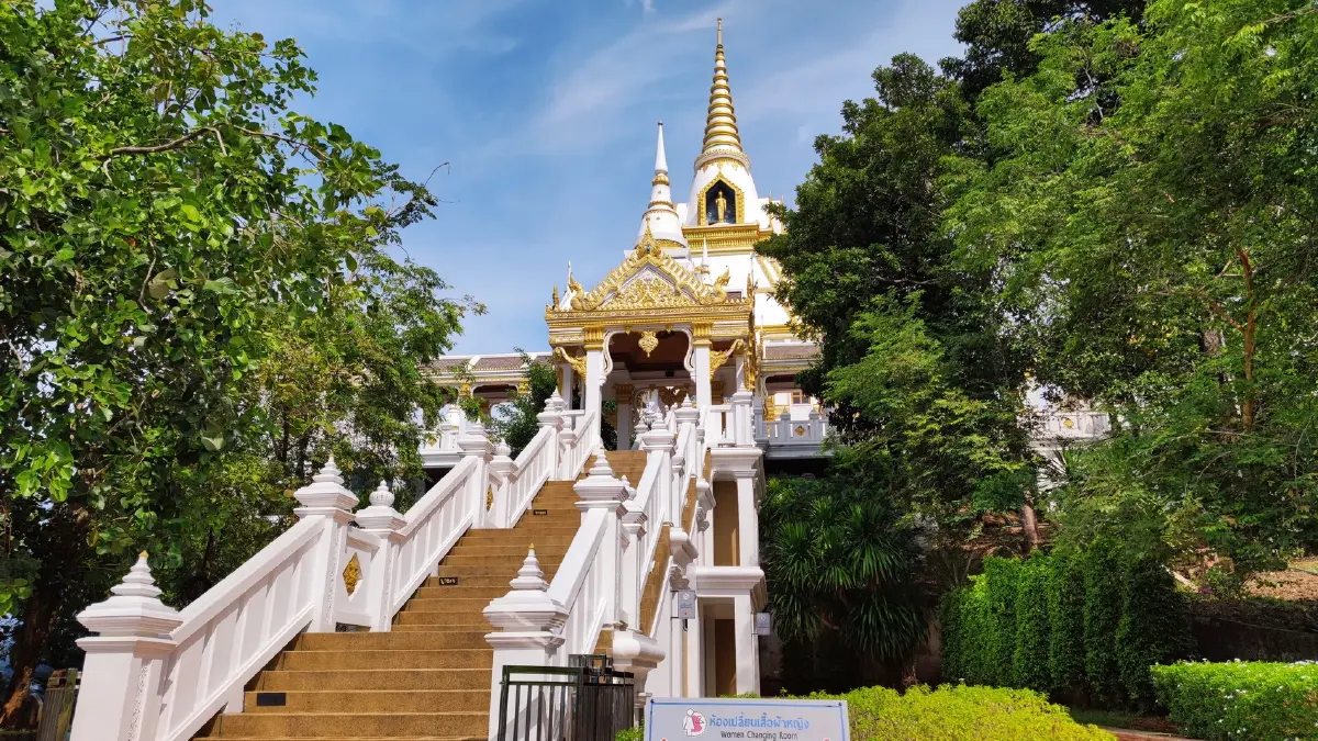 สุดแผ่นดินที่... แหลมสัก