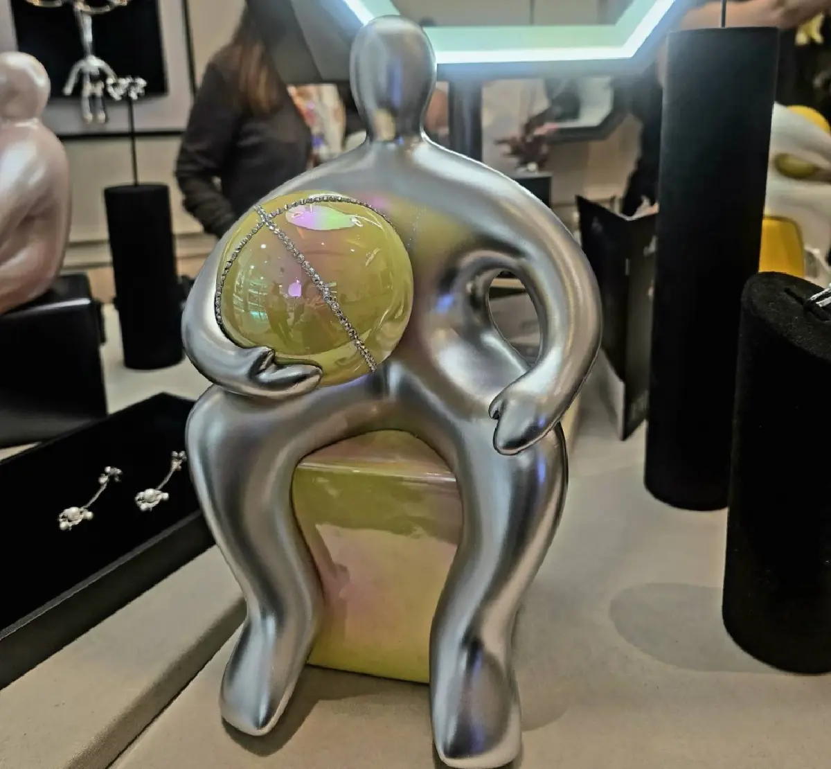 'Matara x Chekh' ไข่มุกแบรนด์ไทยจับมือกับศิลปินยูเครน