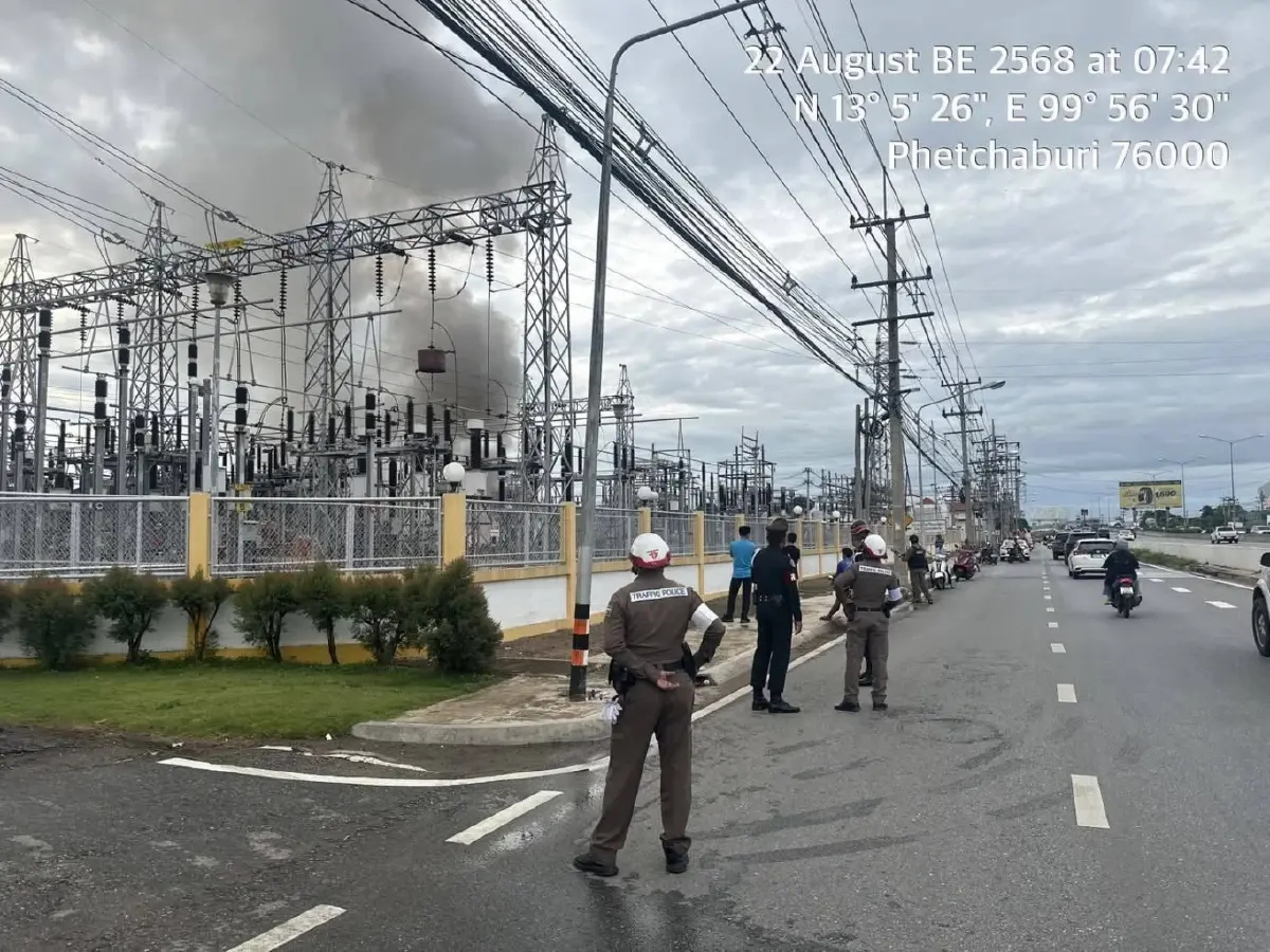 ด่วน ไฟไหม้หม้อแปลงไฟฟ้าแรงสูง จ.เพชรบุรี ทำให้ไฟดับหลายพื้นที่