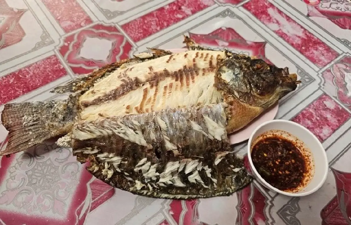 ‘โสเจ๊ง’ ยังไม่เจ๊ง ขายอาหารอีสาน อร่อยมานานใน ‘ย่านอโศก’