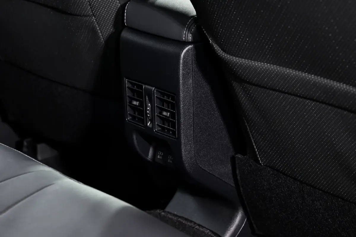 ยันพร้อมชนทุกพลังงาน โตโยต้า YARIS ATIV Hybrid เริ่ม 7.19 แสน