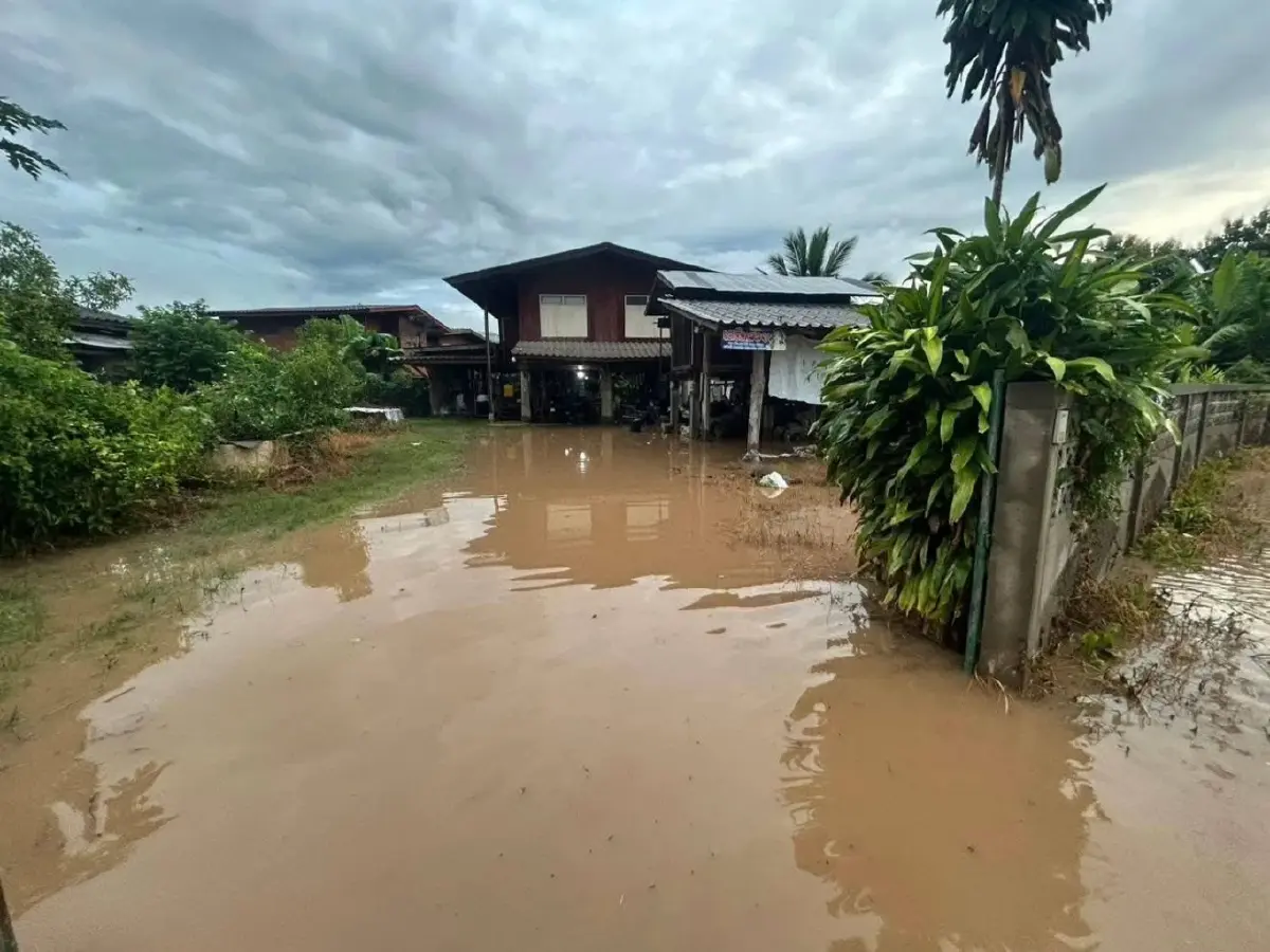ฝนตกหนักลำปาง น้ำป่าไหลหลากท่วมบ้านแจ้ห่ม กระทบ 105 ครัวเรือน