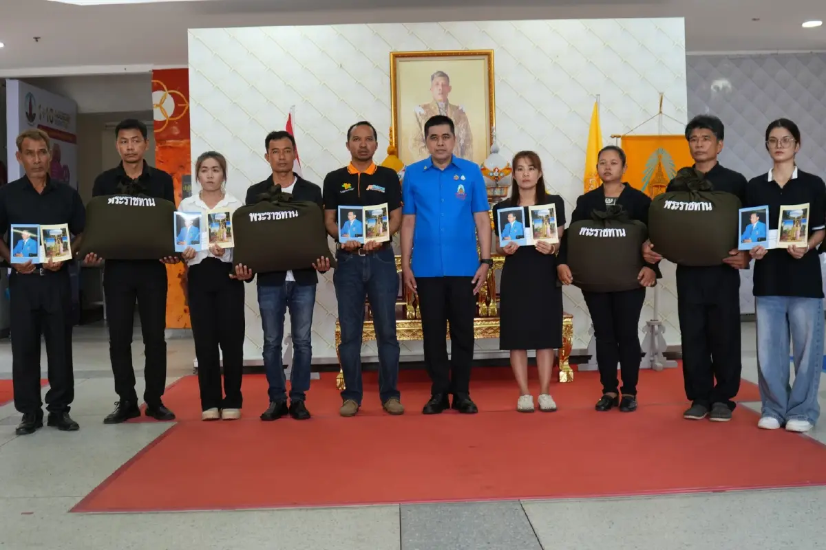 มอบเงินสิ่งของพระราชทาน ครอบครัว 9 ผู้เสียชีวิตศรีสะเกษ เหตุปะทะชายแดน