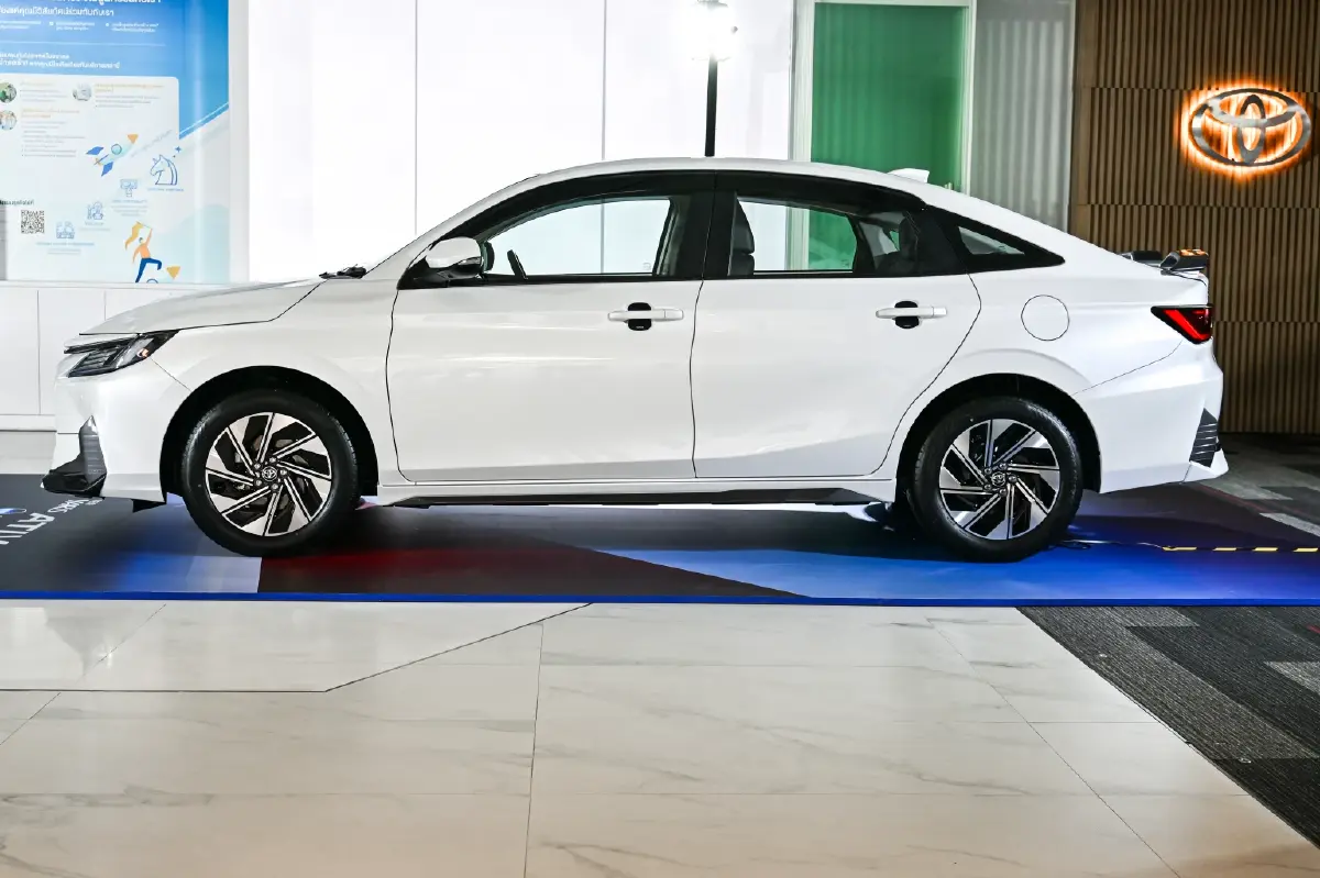 ยันพร้อมชนทุกพลังงาน โตโยต้า YARIS ATIV Hybrid เริ่ม 7.19 แสน