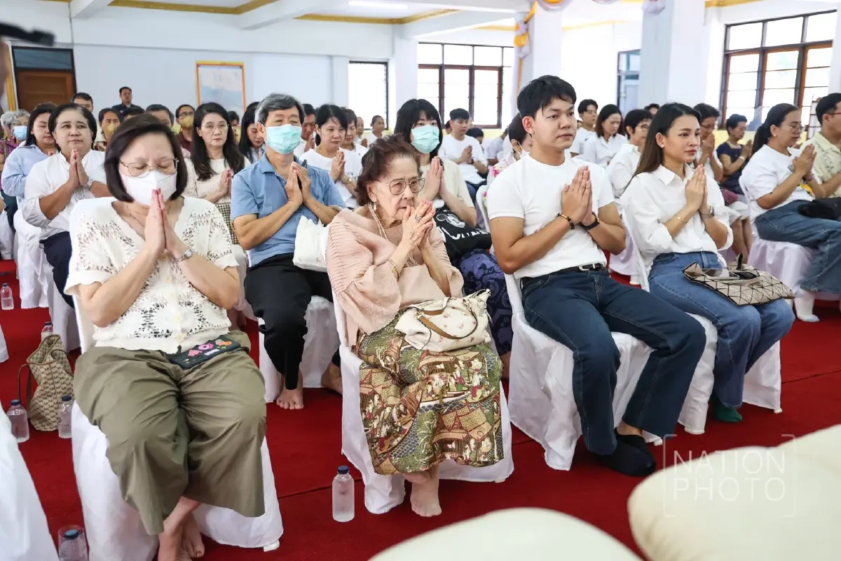 'ฉาย บุนนาค' นำทีมเนชั่น ทอดผ้าป่าสามัคคี สร้าง โกเมศไตรรัตนเจดีย์