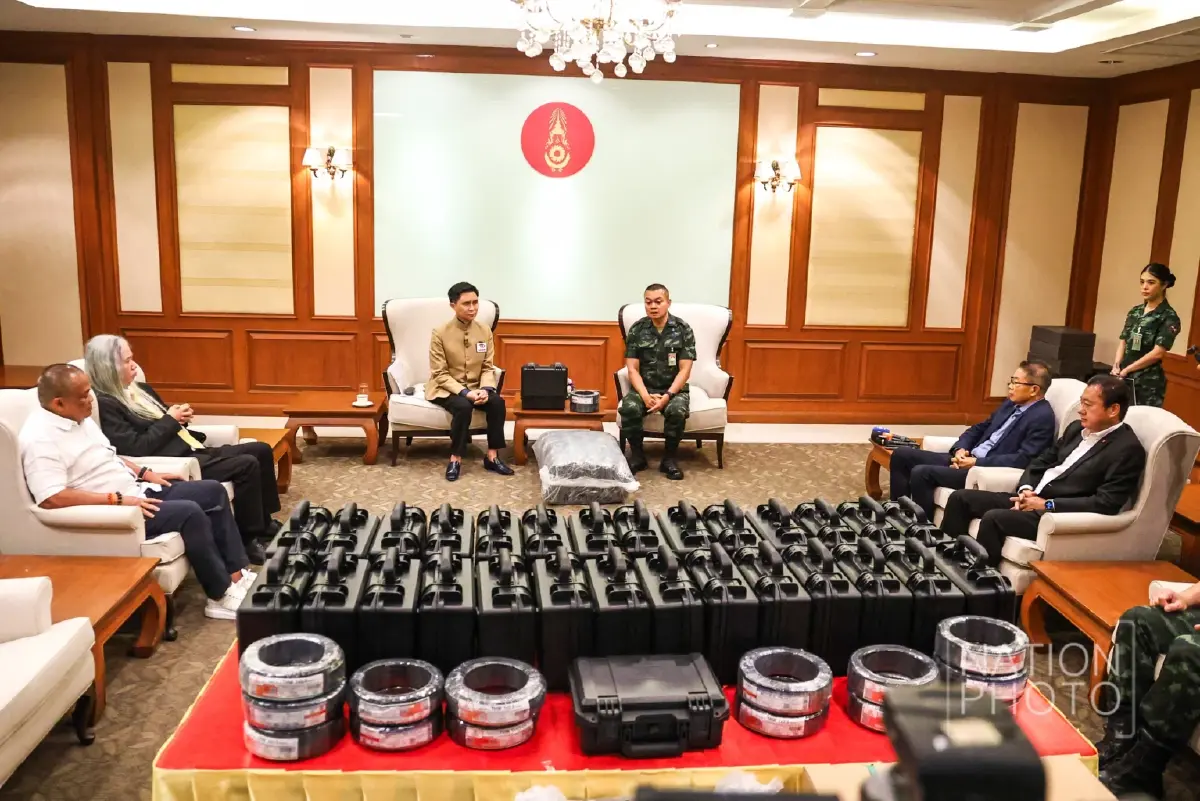 แม่ทัพภาคที่ 2 รับมอบโดรน อุปกรณ์ ส่งต่อแนวหน้า ชายแดนไทย-กัมพูชา