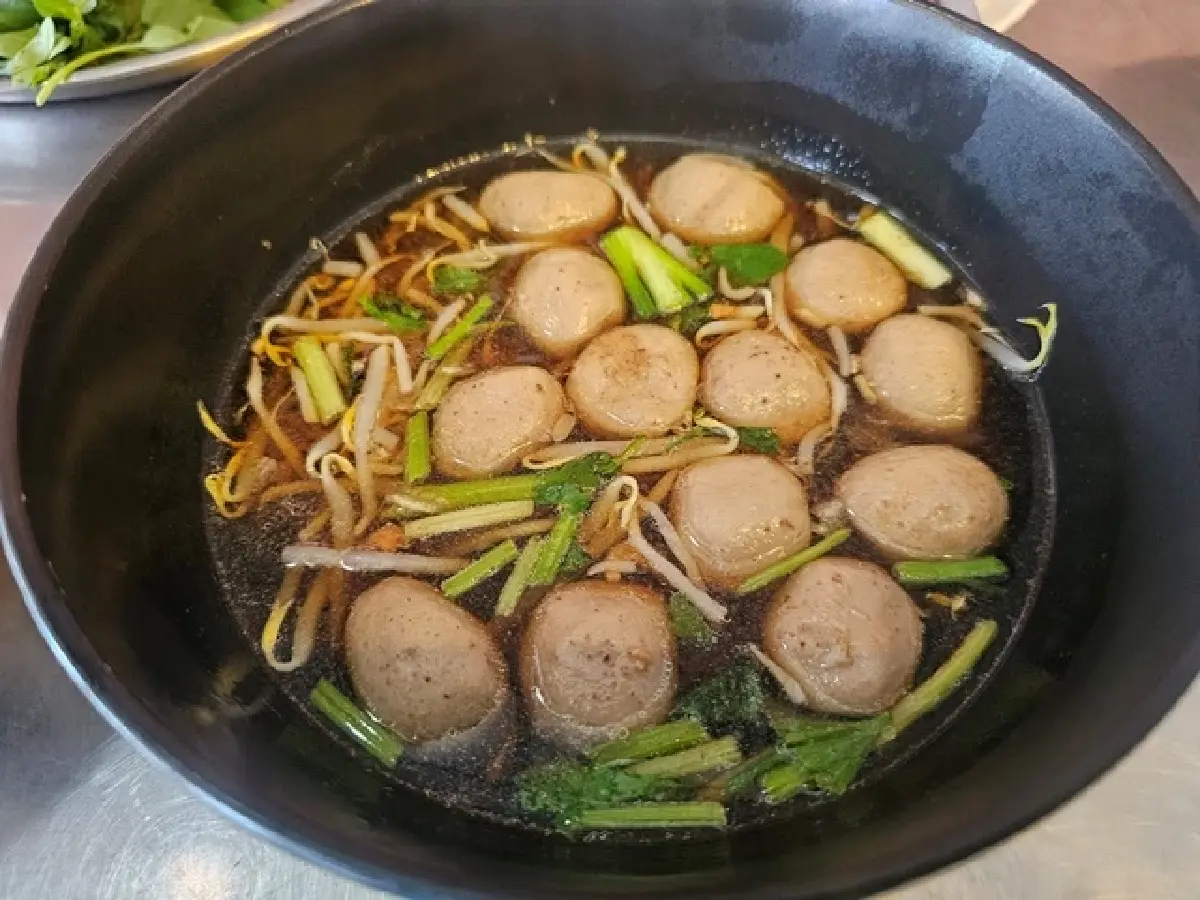 ‘ธัญพร เนื้อตุ๋น’ ขายมา 33 ปี ใน ‘ซอยวัชรพล’ หมูตุ๋น ก็อร่อยนะ