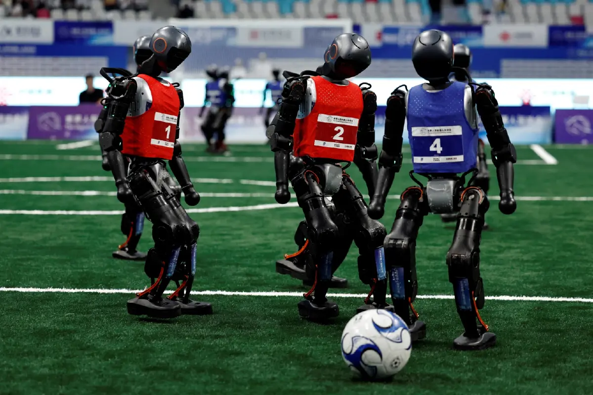ชมภาพ 'แข่งโอลิมปิกส์หุ่นยนต์' ที่จีน โชว์ความล้ำ 'ฮิวมานอยด์' ยุคใหม่
