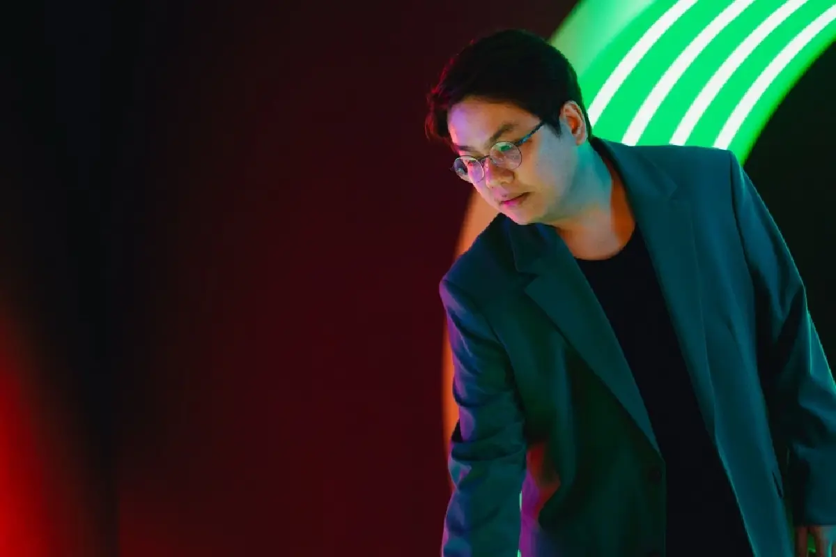 People You May Know พอดแคสต์ที่ถูกล้มเทปมากที่สุด ในฟาโรส สตูดิโอ