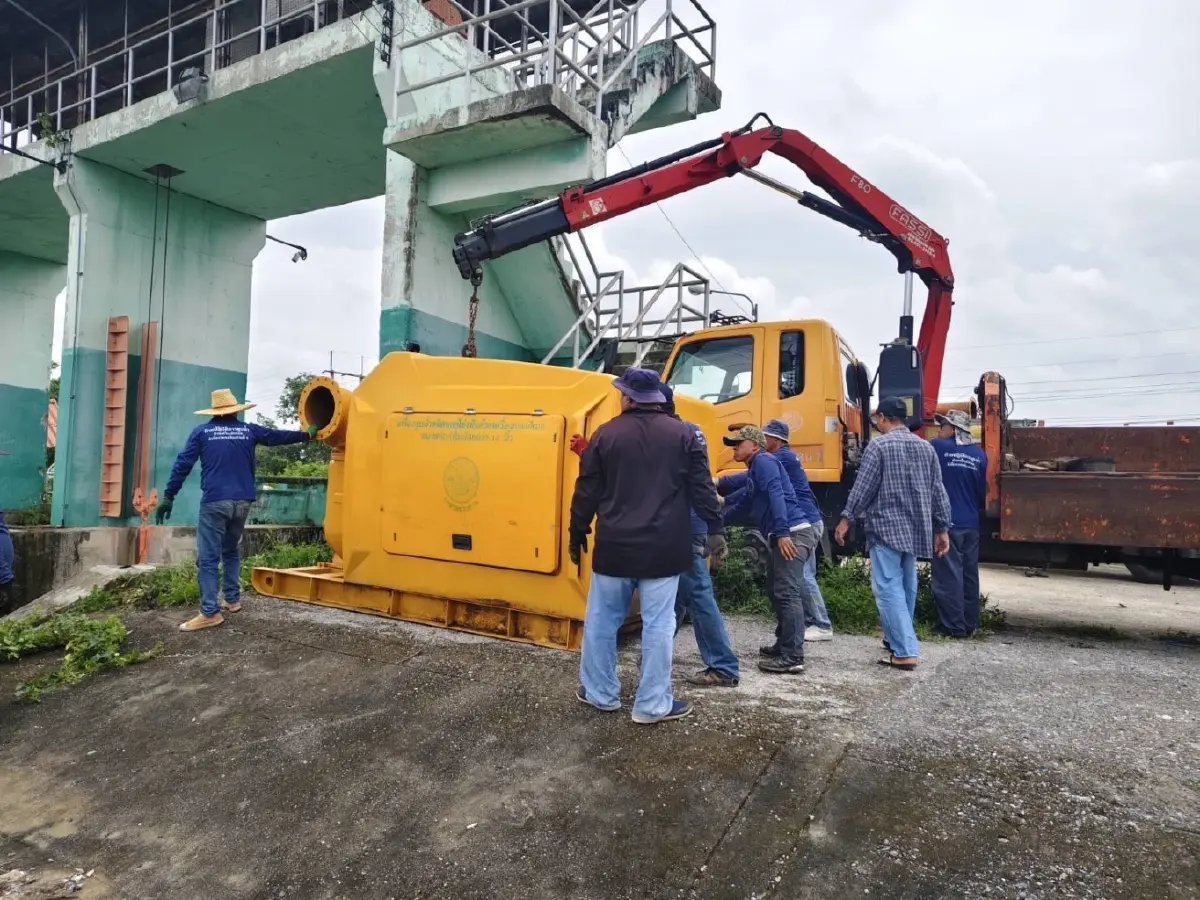 'กรมชลฯ' ยกทัพเครื่องจักร-กำจัดวัชพืช เปิดทางน้ำช่วยเกษตรกรทั่วไทย