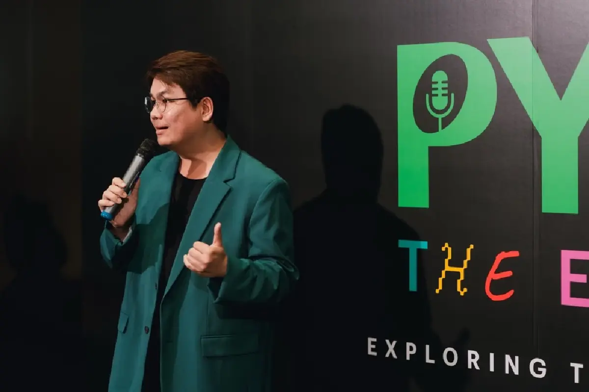 People You May Know พอดแคสต์ที่ถูกล้มเทปมากที่สุด ในฟาโรส สตูดิโอ