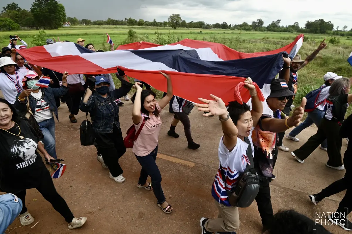 พร้อมชนเขมร 'เจ๊เอ๋' ร่วมทีมชาวบ้าน-กลุ่มคนไทยรักชาติ บุกชายแดนสระแก้ว