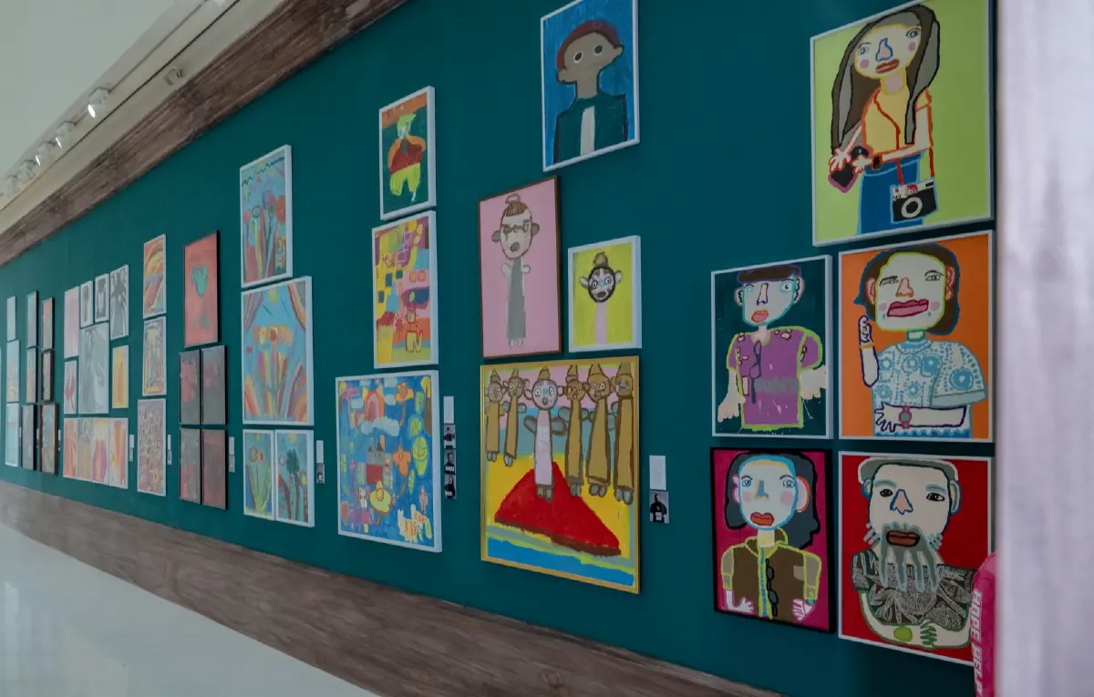 'JUST LET ME BE' ผลงานจากปลายพู่กันผู้มีภาวะดาวน์ซินโดรมและบกพร่องทางสติปัญญา