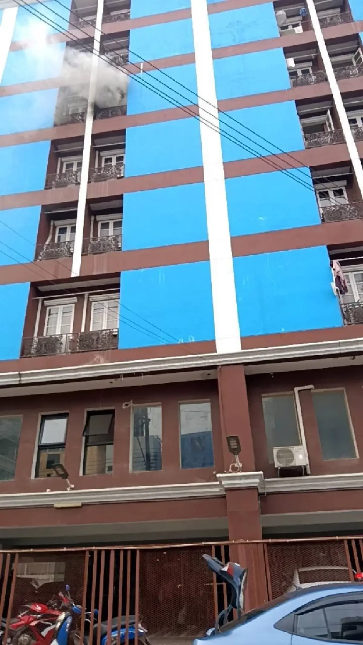 ระทึกกลางกรุง ไฟไหม้โรงแรมดัง ย่านรัชดาฯ กู้ภัยเร่งควบคุมเพลิง