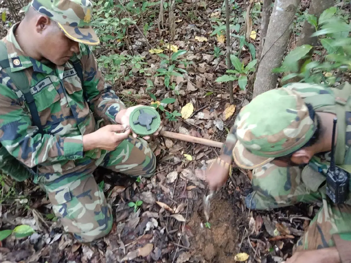 ทหารเรือ เจอโทรศัพท์ บนภูมะเขือ พบหลักฐานเพียบ ทหารกัมพูชาวางทุ่นระเบิด