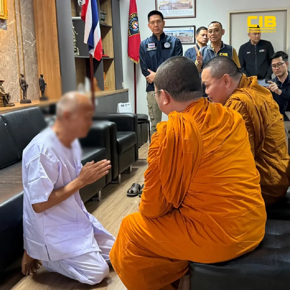 'พระอลงกต' ยอมสึกแล้ว! หลัง 'บิ๊กเต่า' เข้าเจรจาด้วยตนเอง