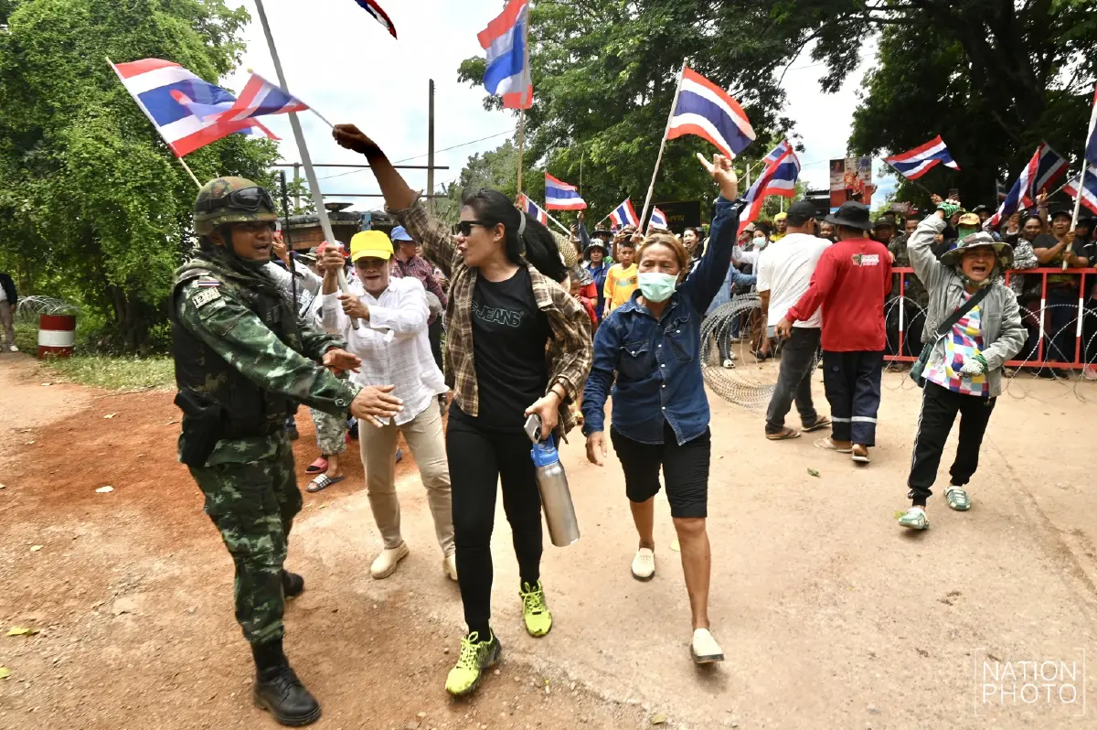 พร้อมชนเขมร 'เจ๊เอ๋' ร่วมทีมชาวบ้าน-กลุ่มคนไทยรักชาติ บุกชายแดนสระแก้ว