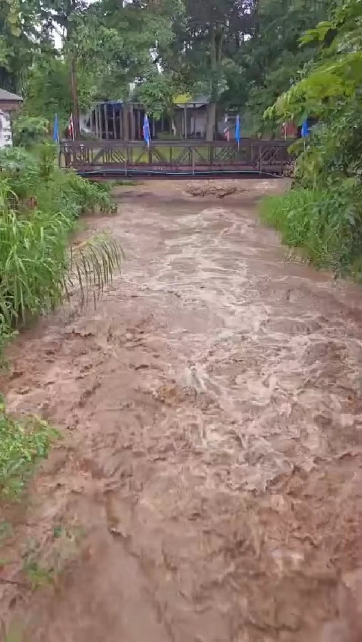 ด่วน น้ำท่วมแม่ฮ่องสอน น้ำป่าทะลักหลายจุด ระดับน้ำสูงเรื่อยๆ