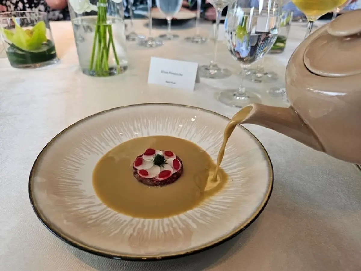 ‘อาหารไทยมื้อพิเศษ’ ณ ห้องเทียร่า โรงแรมดุสิตธานี กรุงเทพ