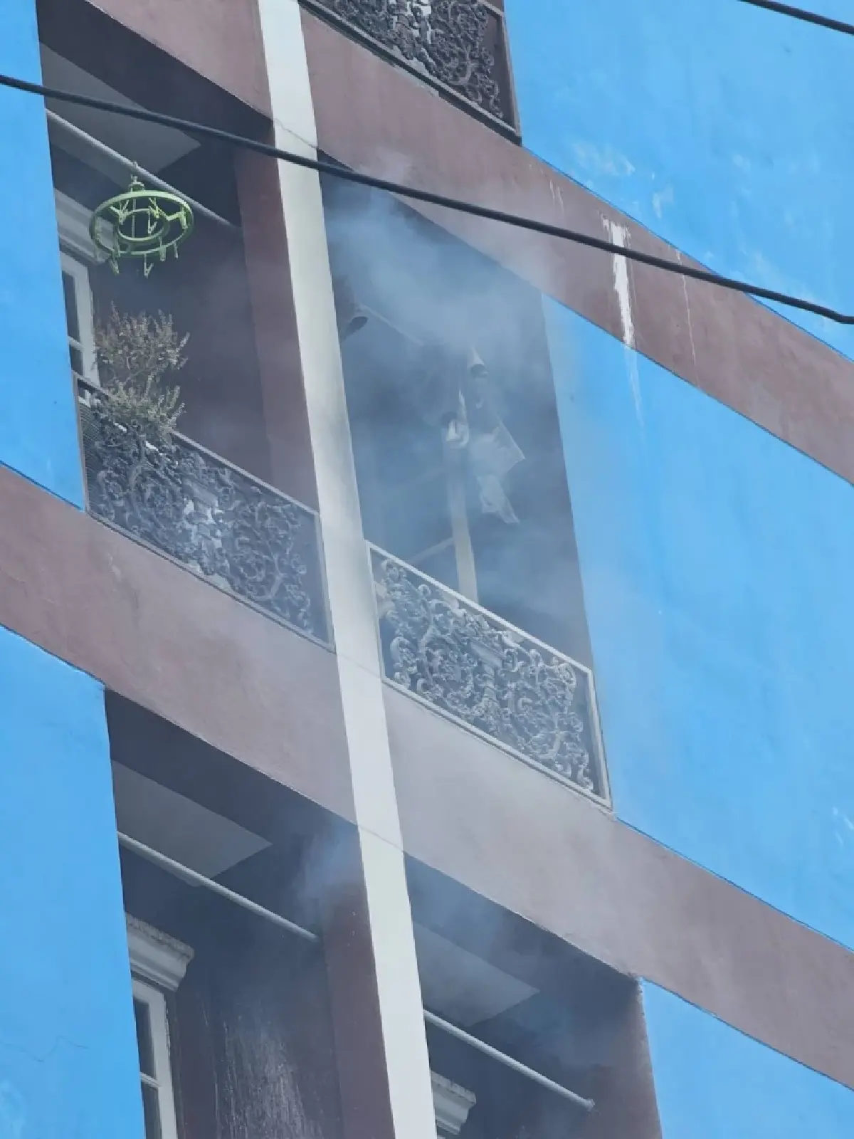 ระทึกกลางกรุง ไฟไหม้โรงแรมดัง ย่านรัชดาฯ กู้ภัยเร่งควบคุมเพลิง