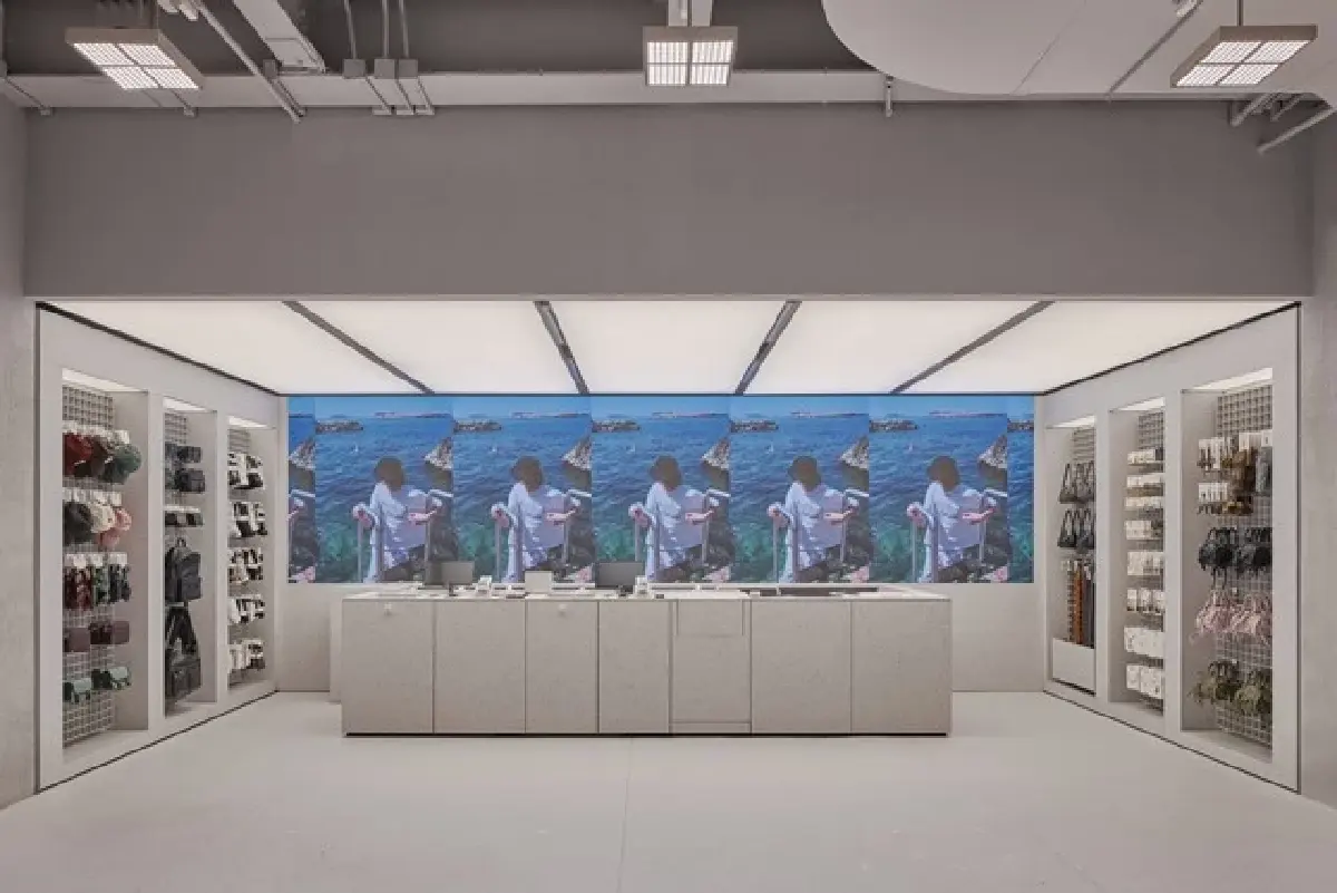 BERSHKA เผยโฉมแฟลกชิพสโตร์ล่าสุด  ณ ศูนย์การค้า เซ็นทรัลเวิลด์