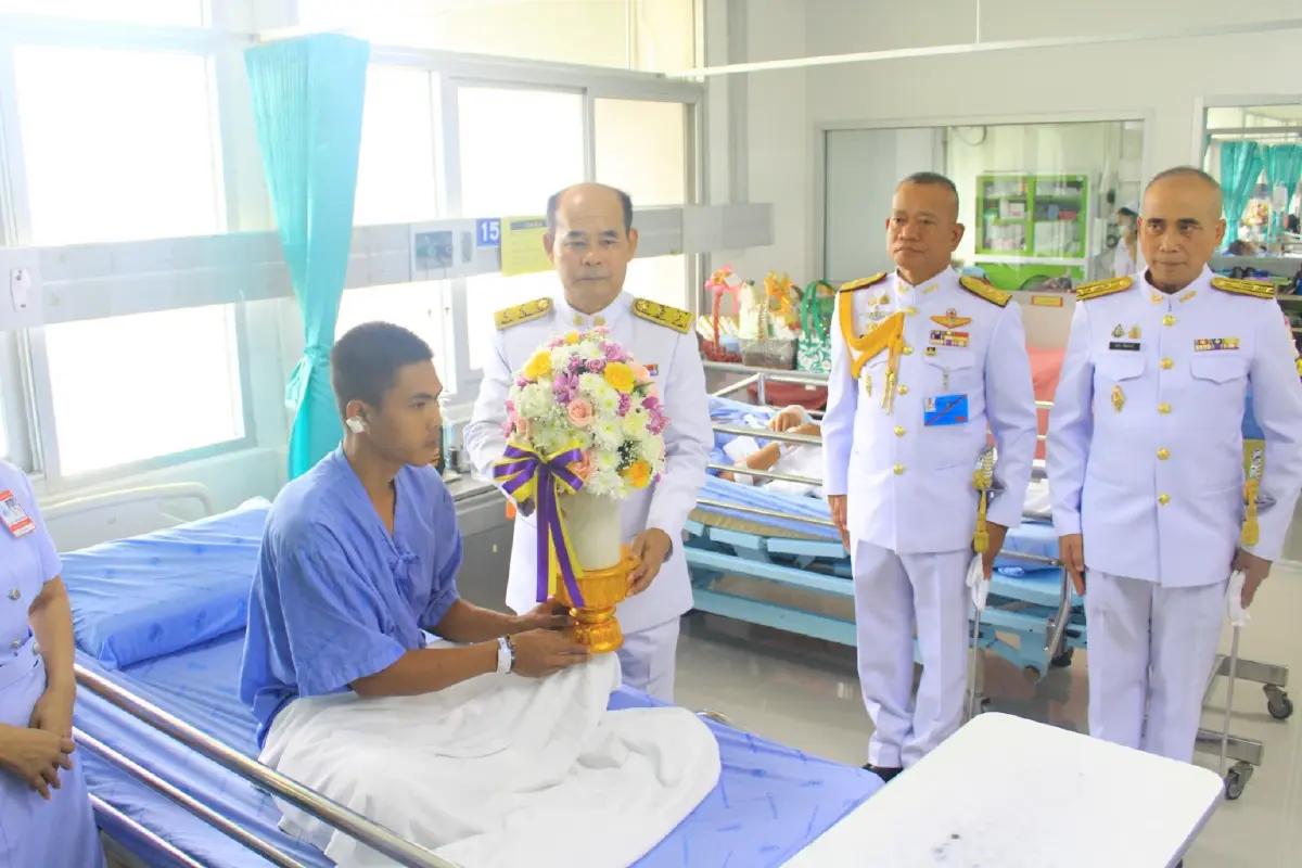 โปรดเกล้าฯเชิญสิ่งของพระราชทาน มอบ 3 ทหารบาดเจ็บชายแดนไทย-กัมพูชา