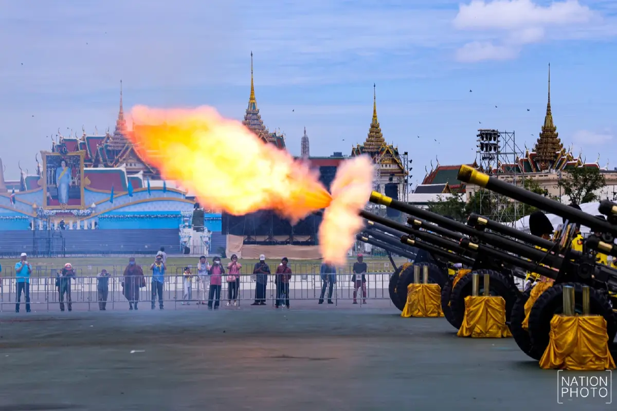 ทหารปืนใหญ่ ยิงสลุตหลวง 21 นัด เฉลิมพระเกียรติ สมเด็จพระพันปีหลวง